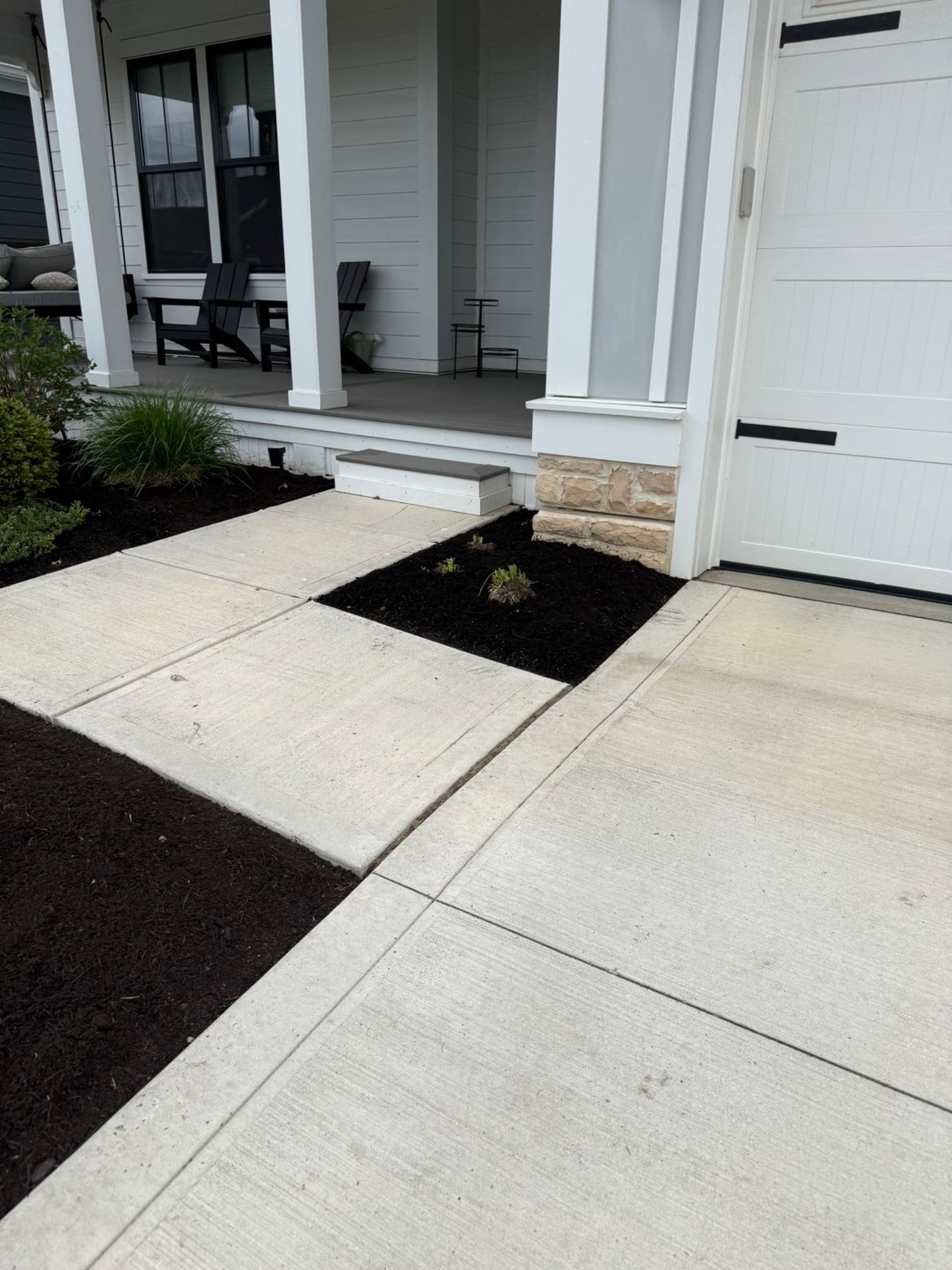 Flagstone patio with fire pit